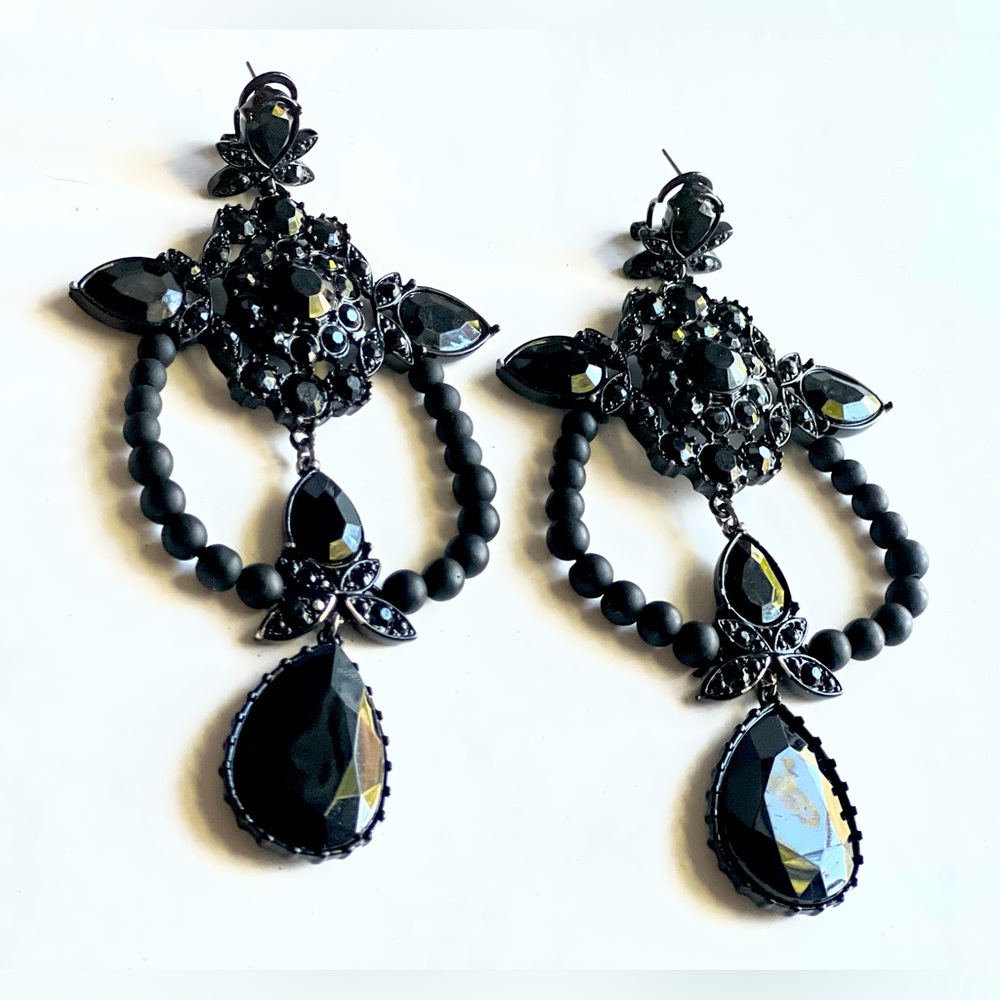 Simply Vera Vera Wang Designer pair of earrings